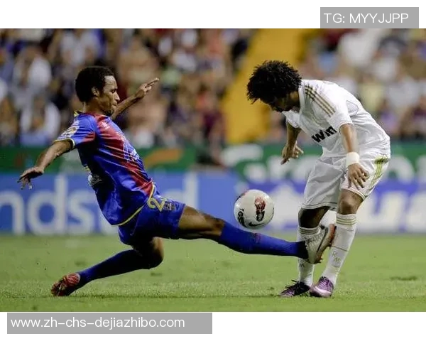 足球飞铲的艺术与风险探讨如何在比赛中平衡激情与安全